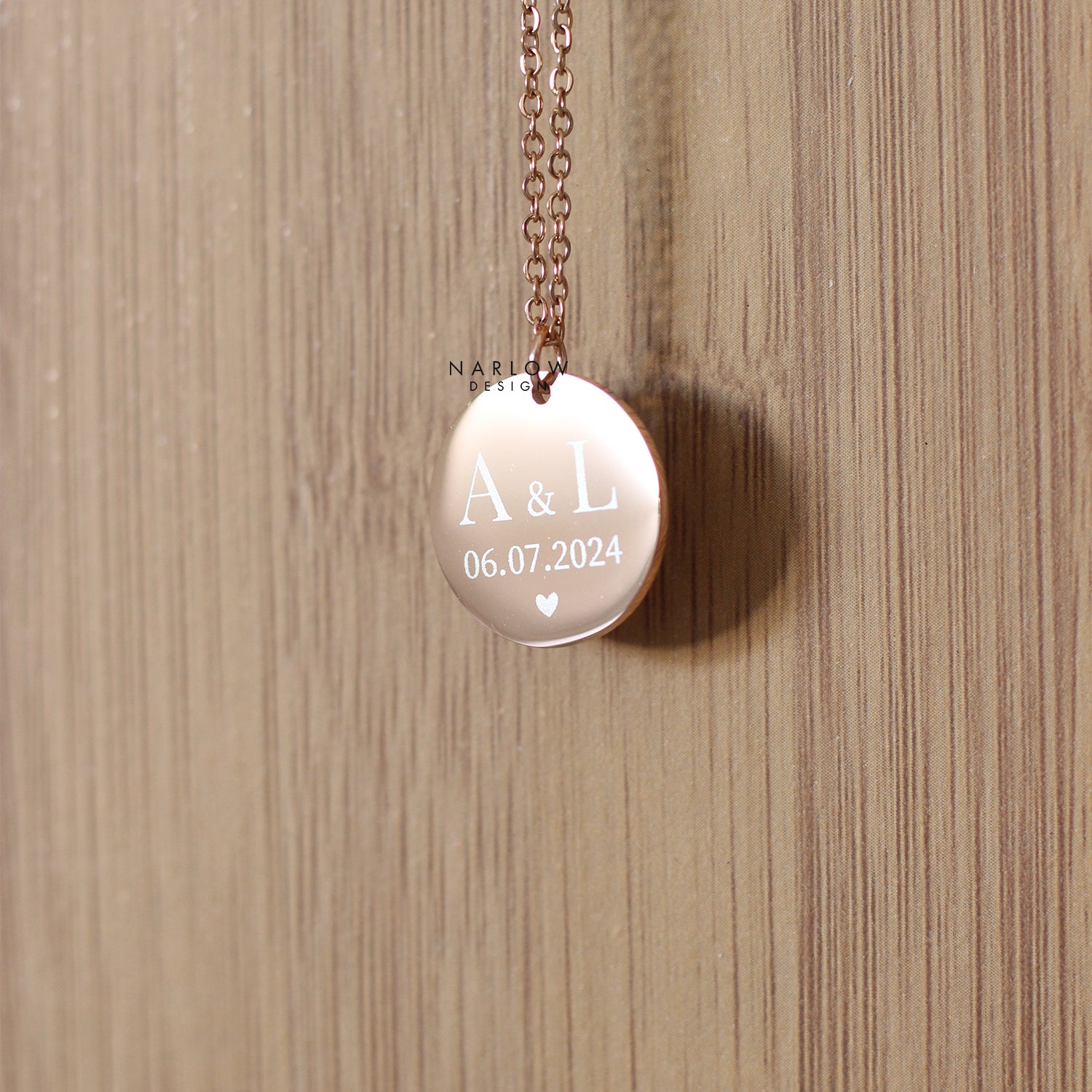 Collier pendentif Couple et date