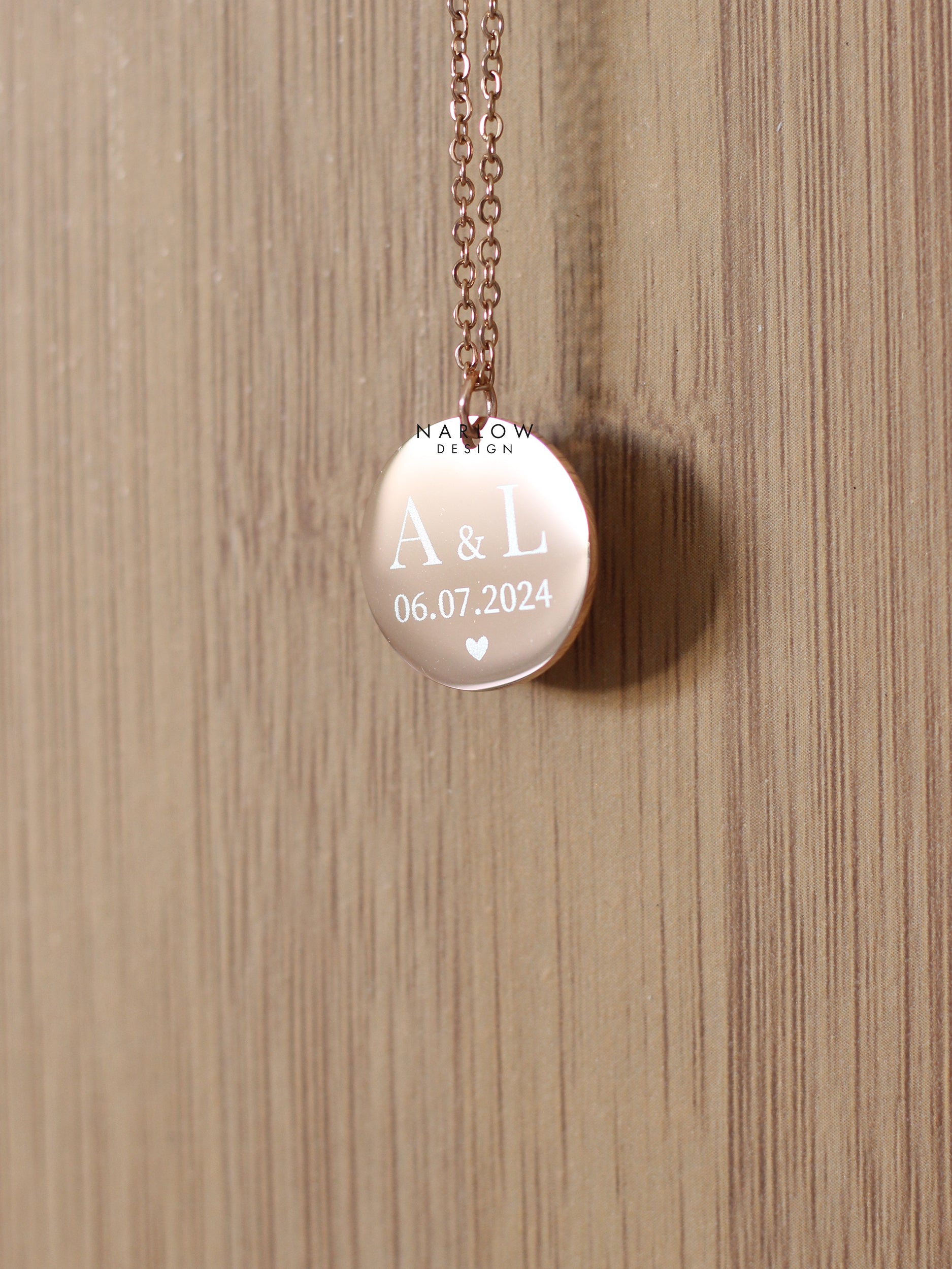 Collier pendentif Couple et date